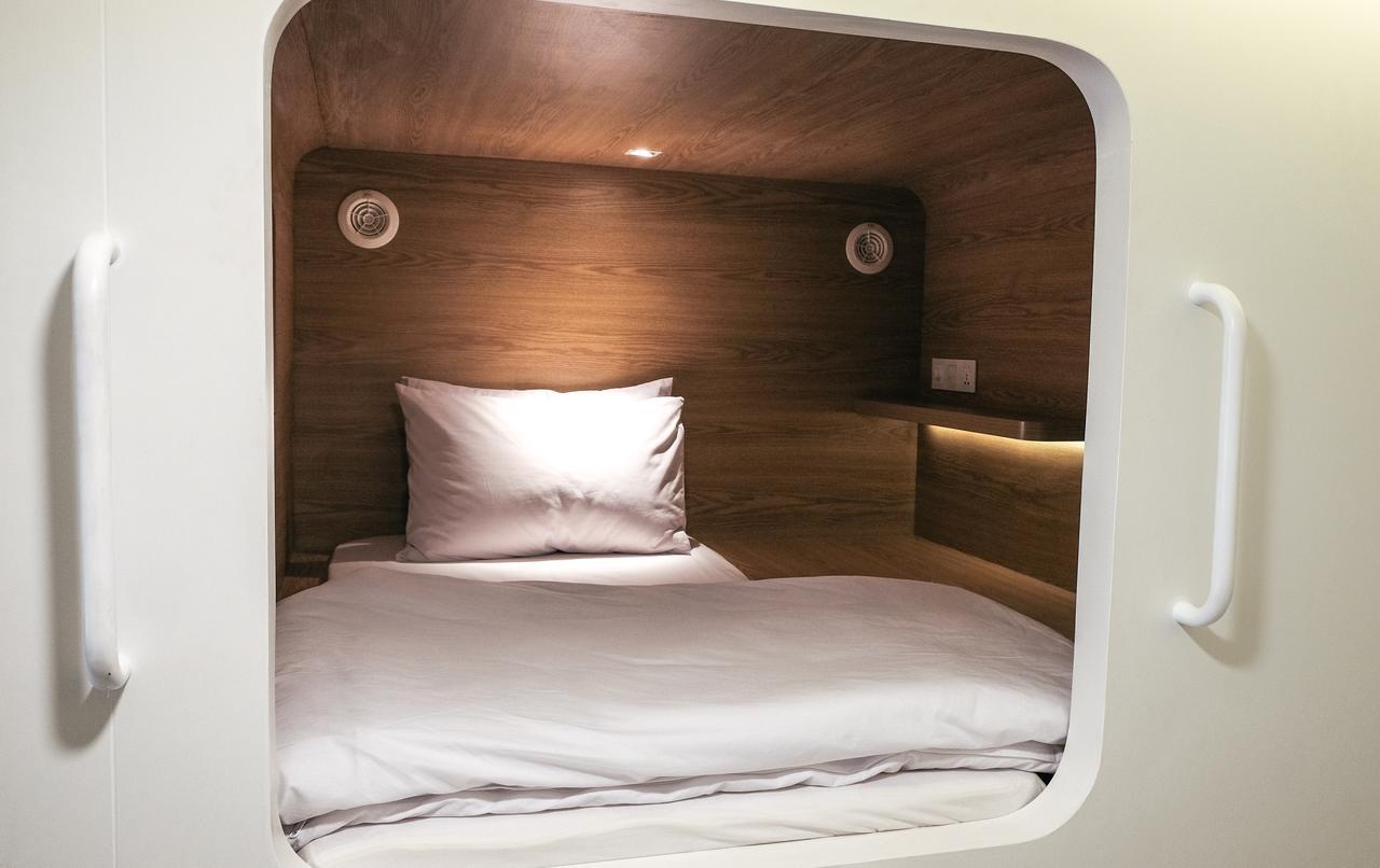 Kini Capsule Hostel Jakarta Buitenkant foto