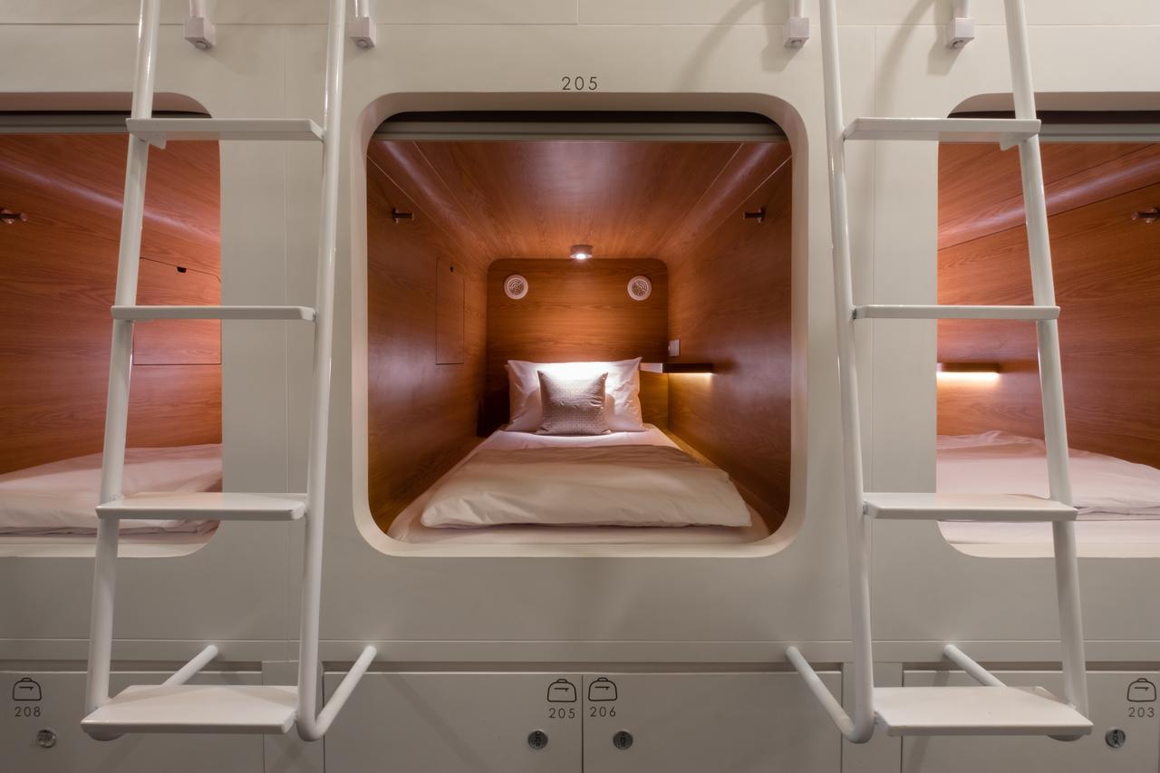 Kini Capsule Hostel Jakarta Buitenkant foto